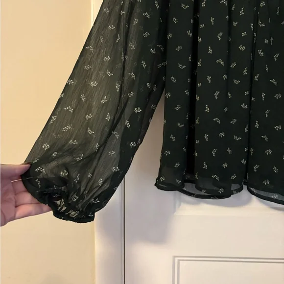 Old Navy Dark Green Floral Blouse - Picture 2 of 6